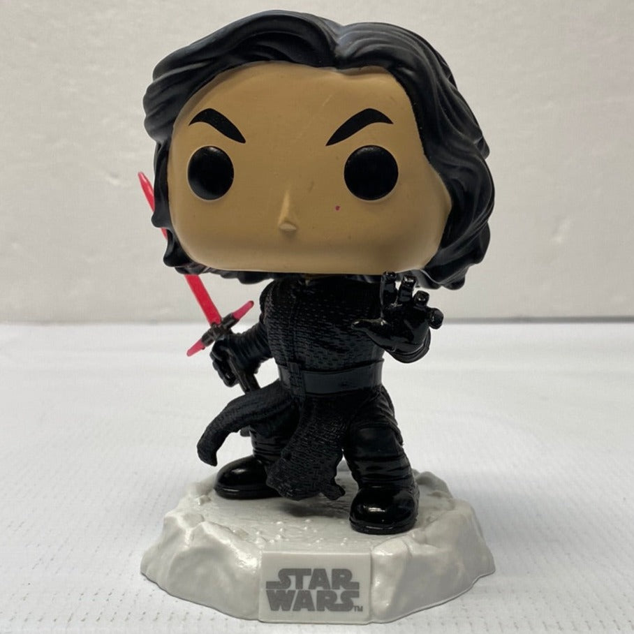 FunkoPop！105 KYLO REN カイロ・レン Amazon.co.jp: スターウォーズ カイロレン デラックス フィギュア