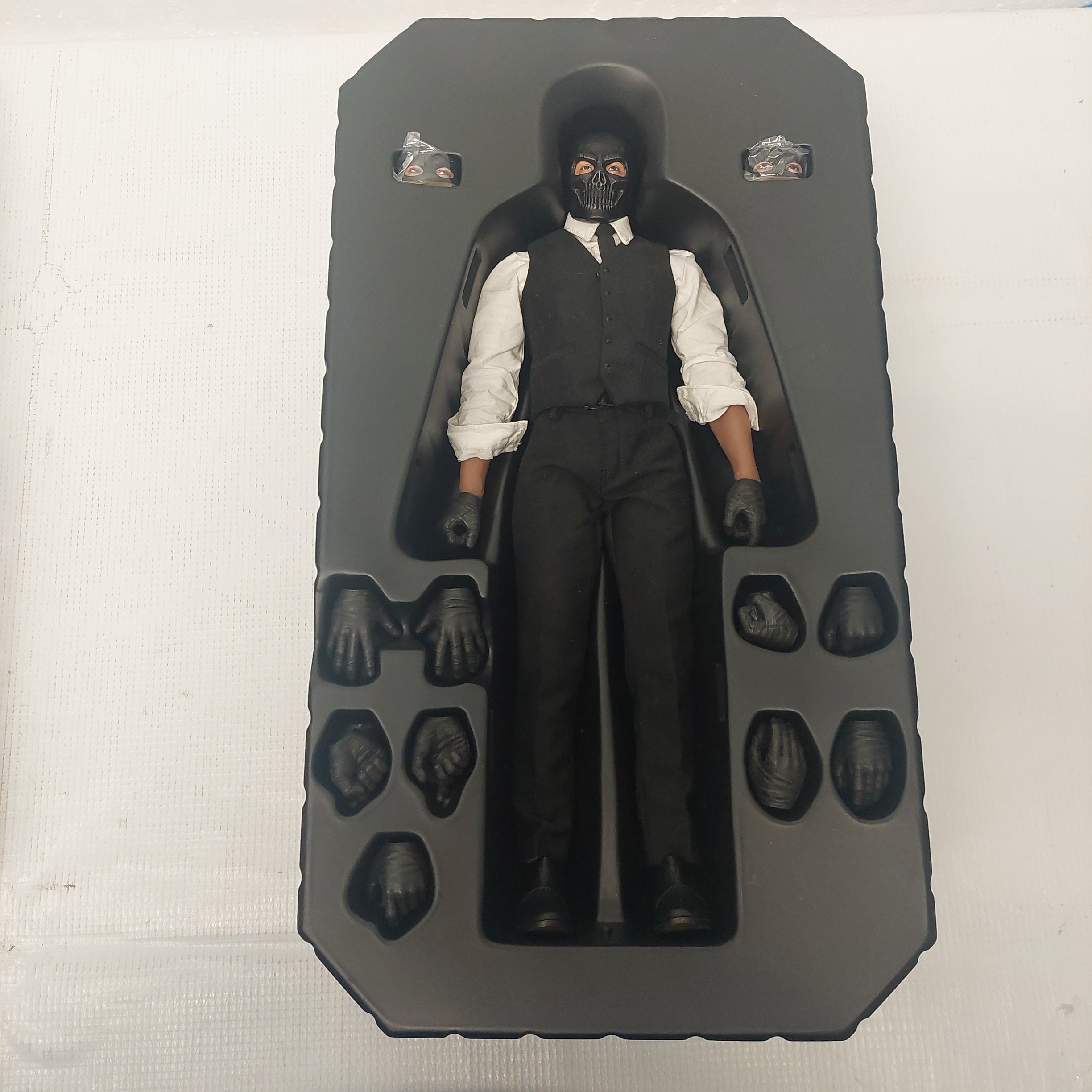 Black Skull 1/6 Scale Collectible Figure