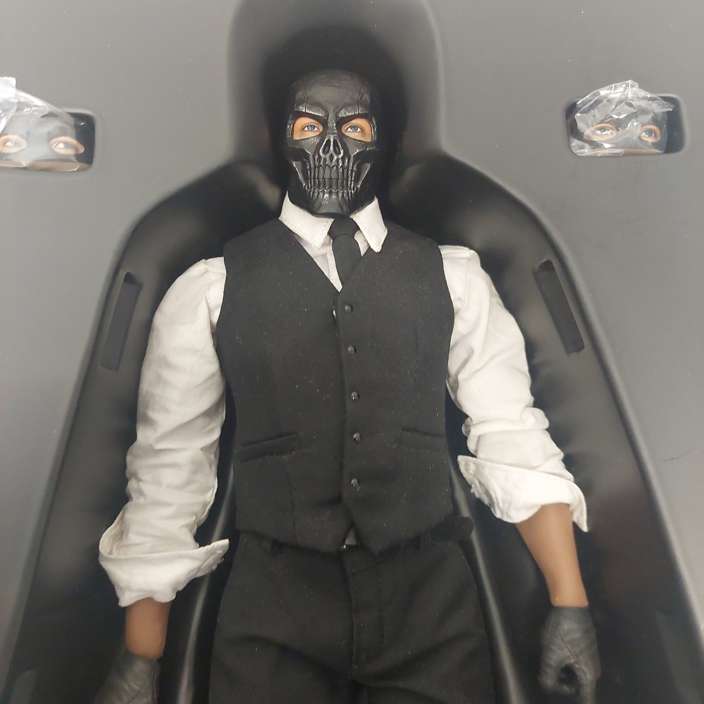 Black Skull 1/6 Scale Collectible Figure