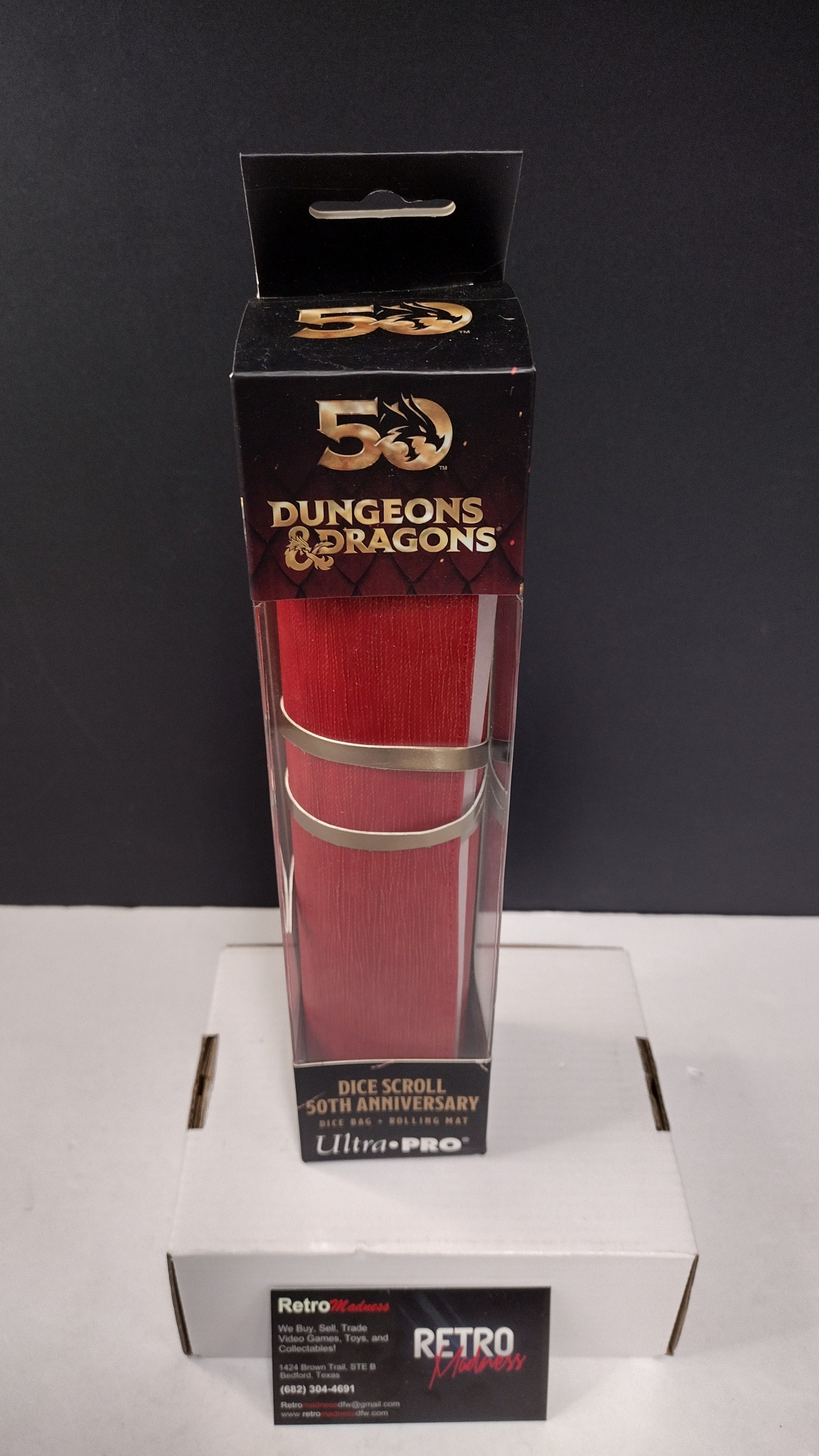 Dungeons & Dragons: 50th Anniversary Dice Scroll – Limited Edition Dice Bag & Rolling Mat