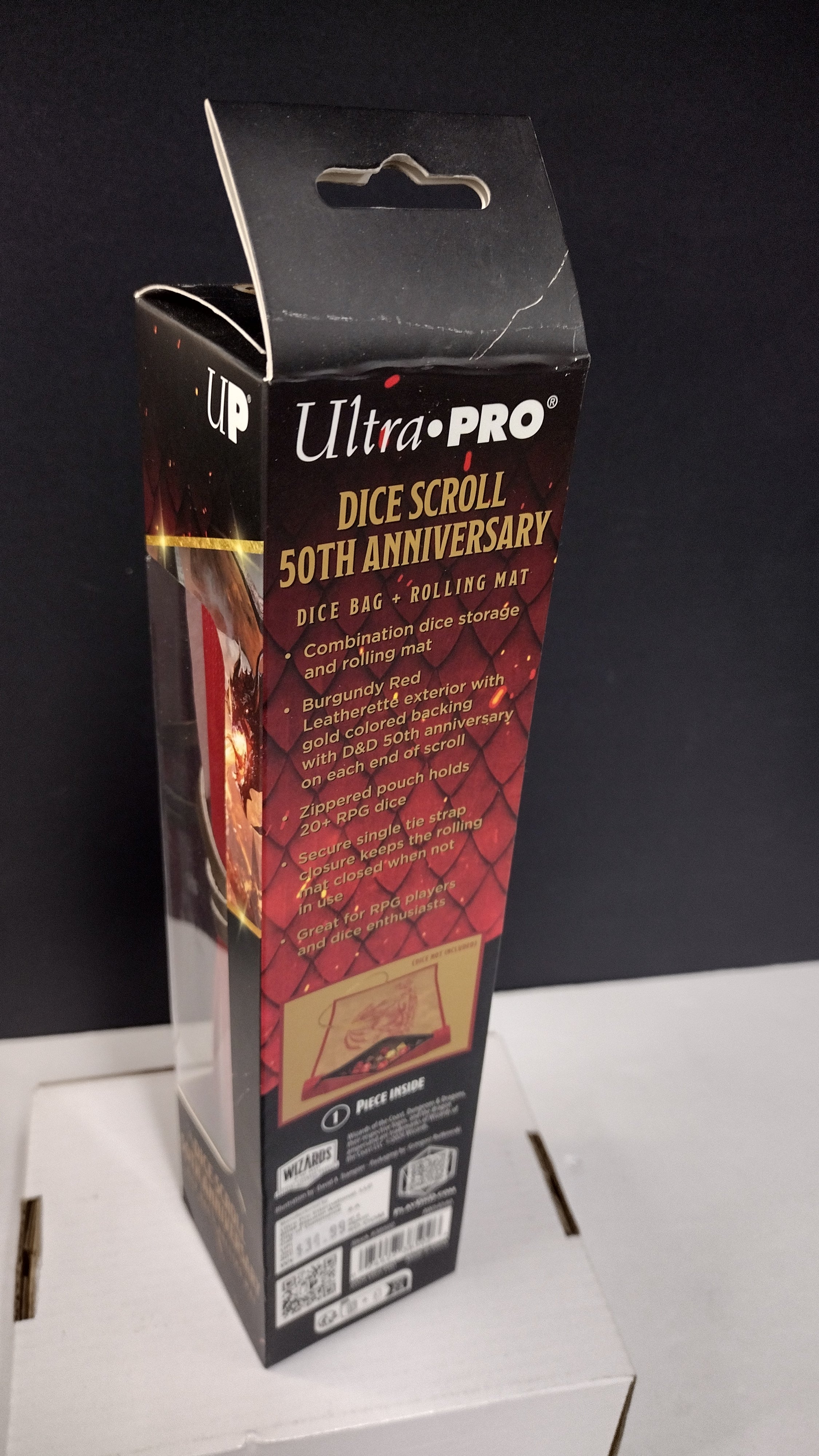 Dungeons & Dragons: 50th Anniversary Dice Scroll – Limited Edition Dice Bag & Rolling Mat