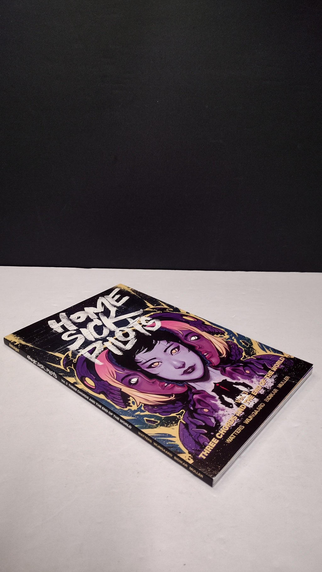 (MATURE) Home Sick Pilots Volume 3: Three Chords and the End of the World by Dan Watters – New Paperback