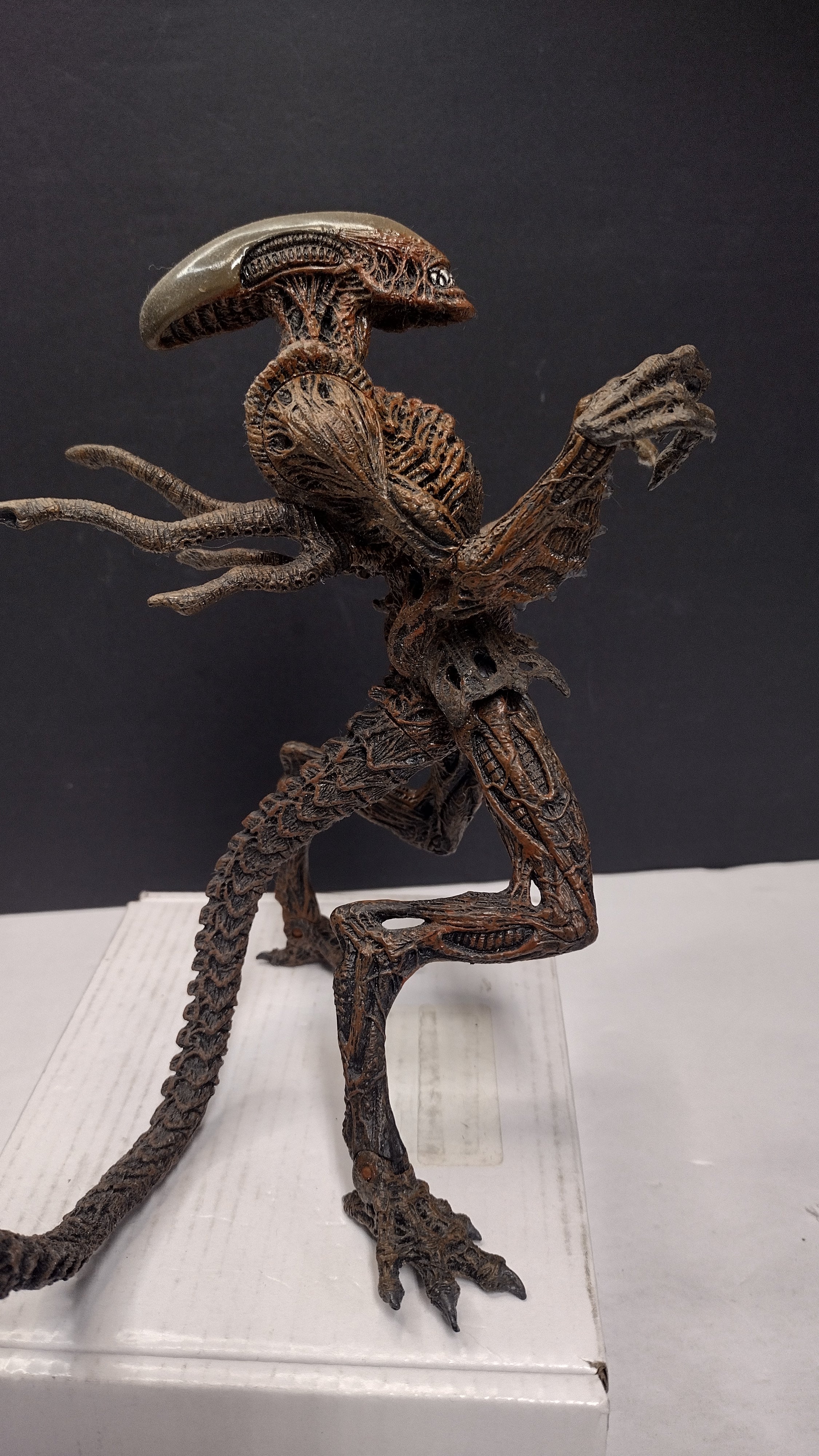 McFarlane Toys Movie Maniacs Series 6 Alien Resurrection Warrior Figure (2003 Release - Loose, Great Condition)