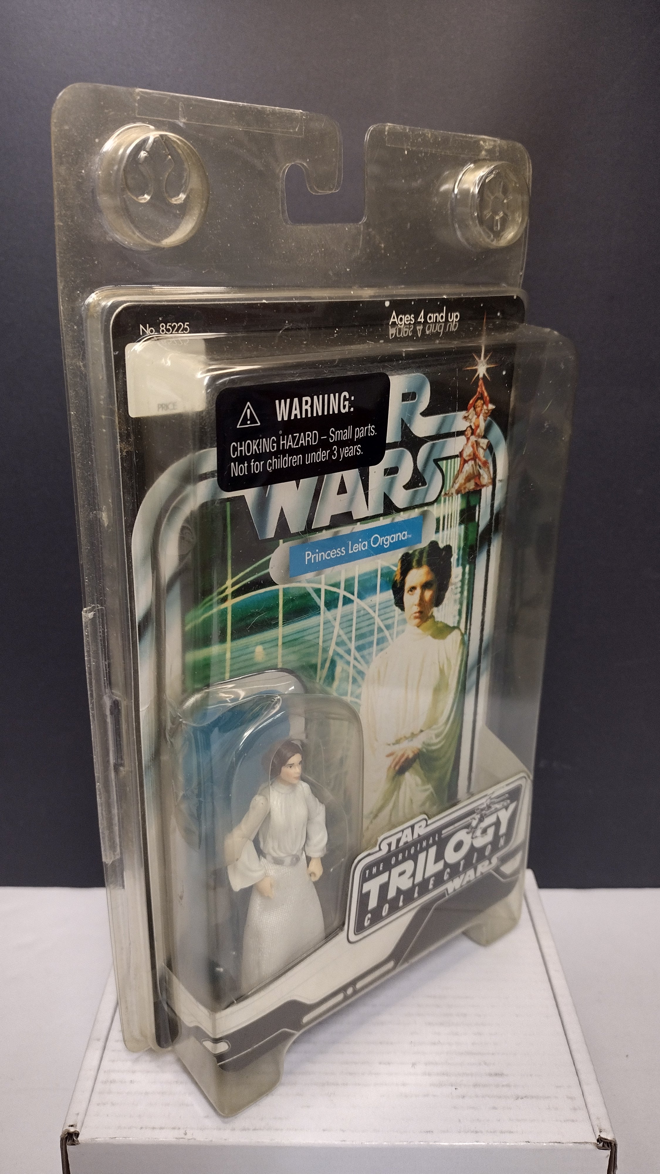 2004 Hasbro Star Wars The Original Trilogy Collection Princess Leia NIB (Bubble Damage / Case Wear)