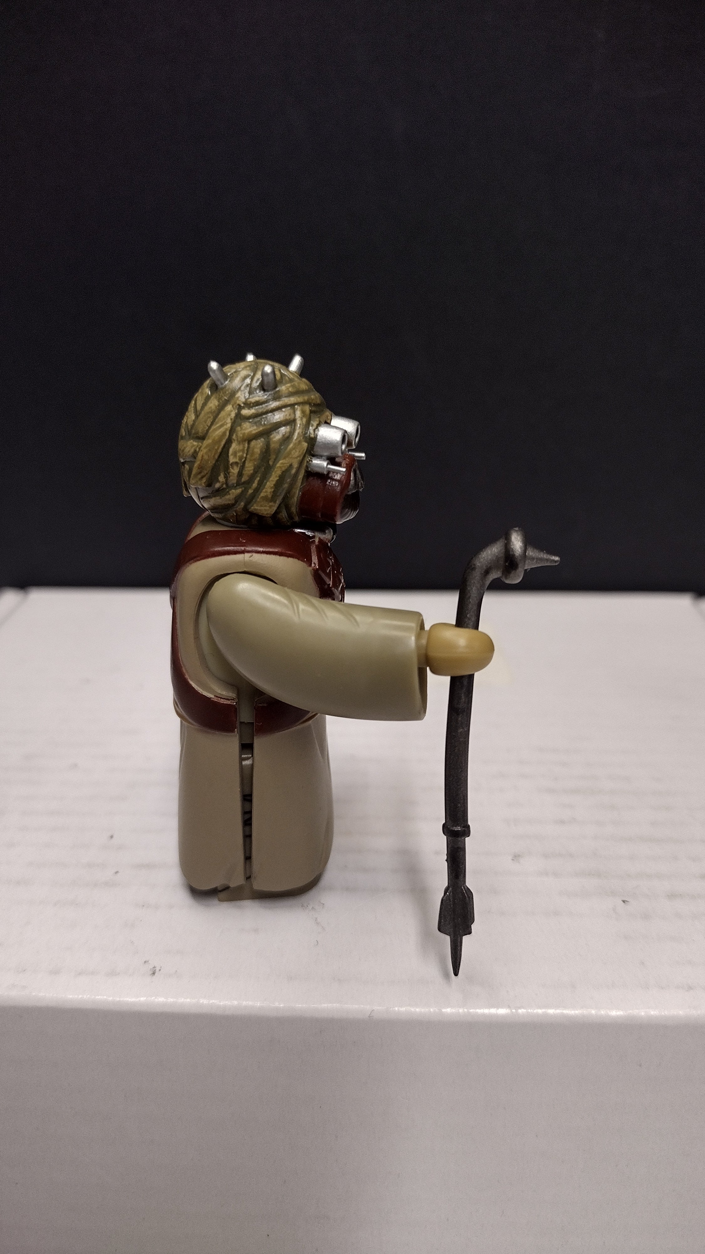 Authentic Star Wars x Medicom Toy: Kubrick Series 2 – Tusken Raider 100% Micro Figure with Gaderffii Stick / Rifle • Tomy 2003