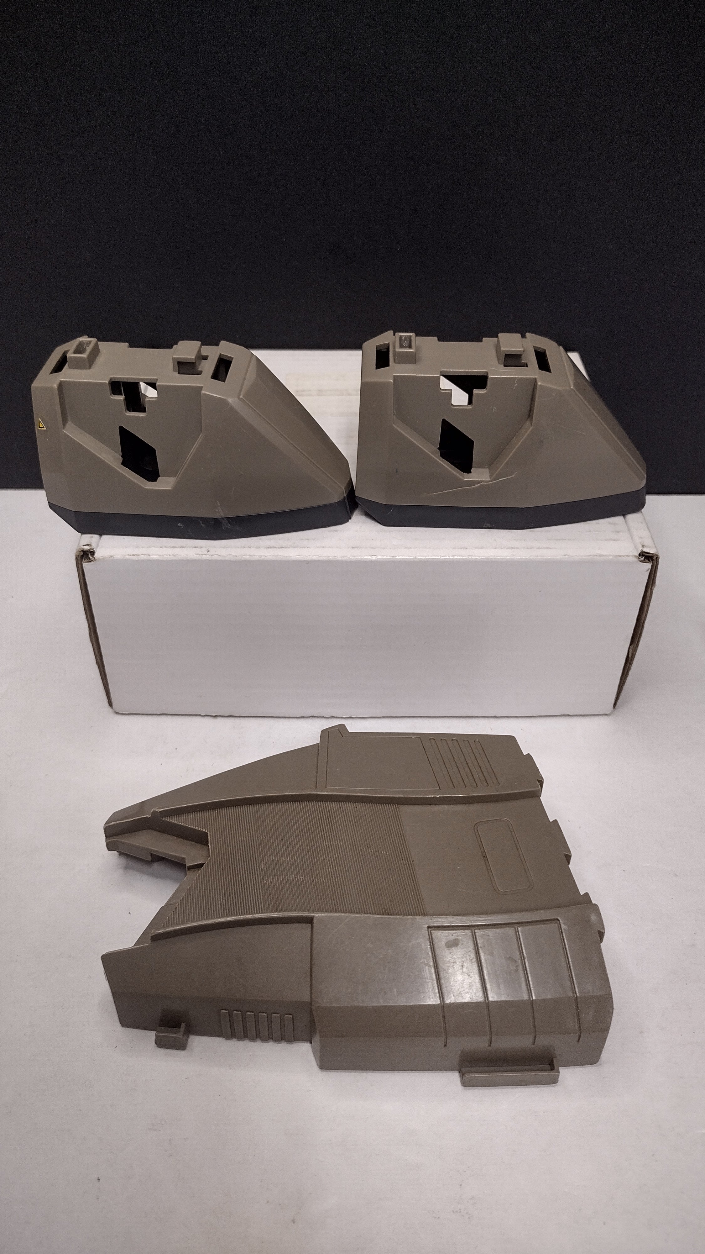 Vintage 1985 Hasbro Transformers G1 Omega Supreme Parts Lot (2 Feet & Lower Leg Section)