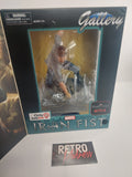 Diamond Select Toys Marvel Iron Fist PVC Diorama Netflix