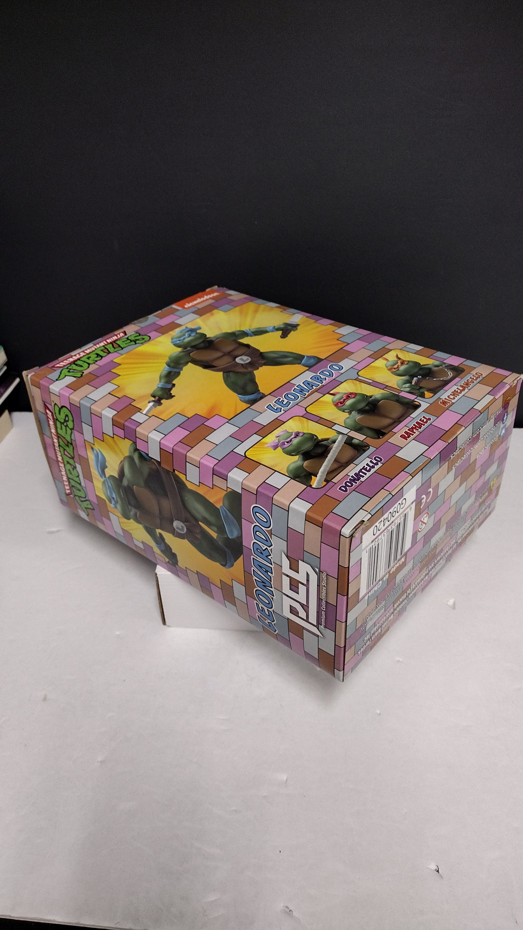 Teenage Mutant Ninja Turtles: Leonardo 1:8 Scale Statue (PCS Collectibles)