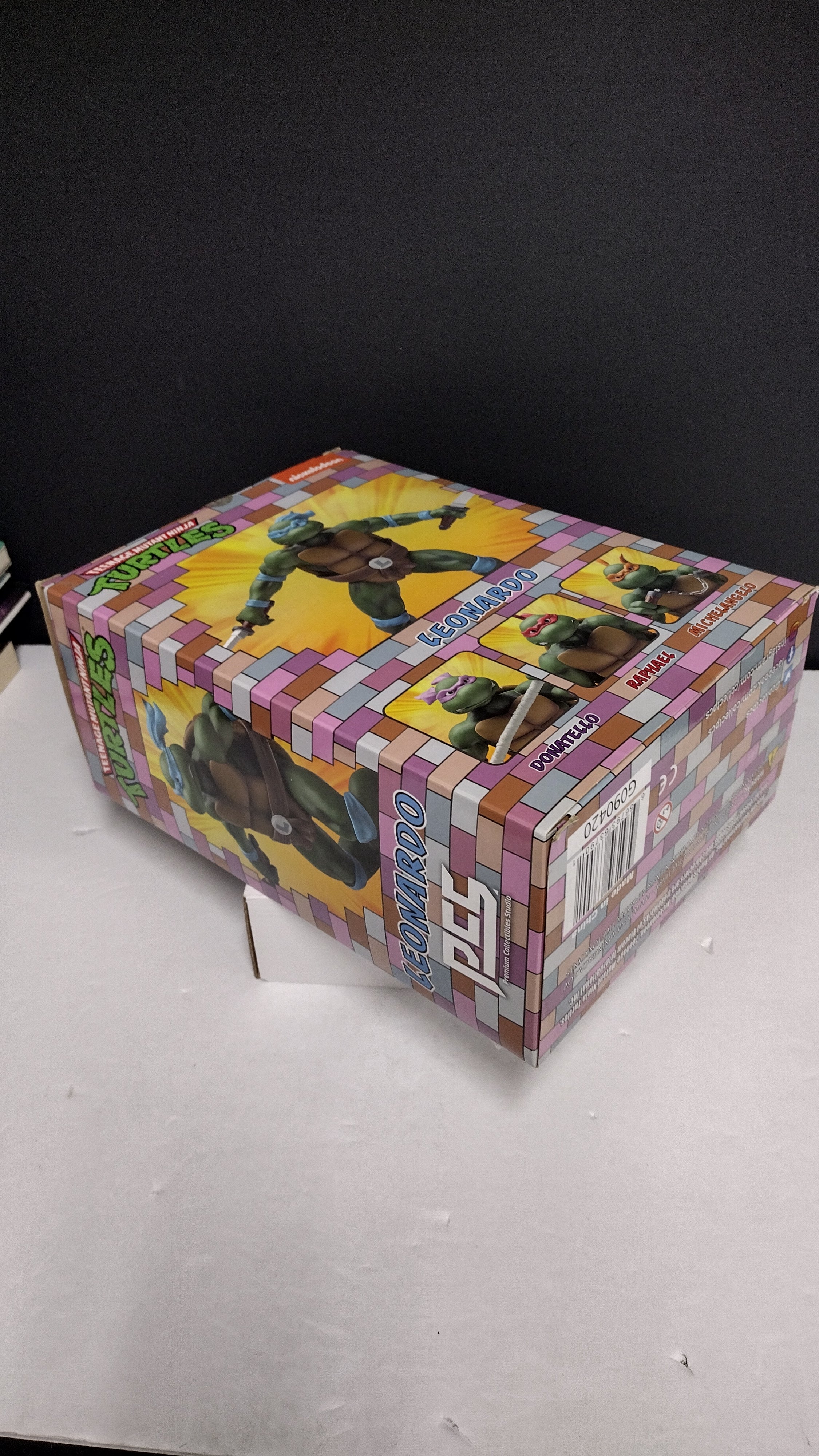 Teenage Mutant Ninja Turtles: Leonardo 1:8 Scale Statue (PCS Collectibles)