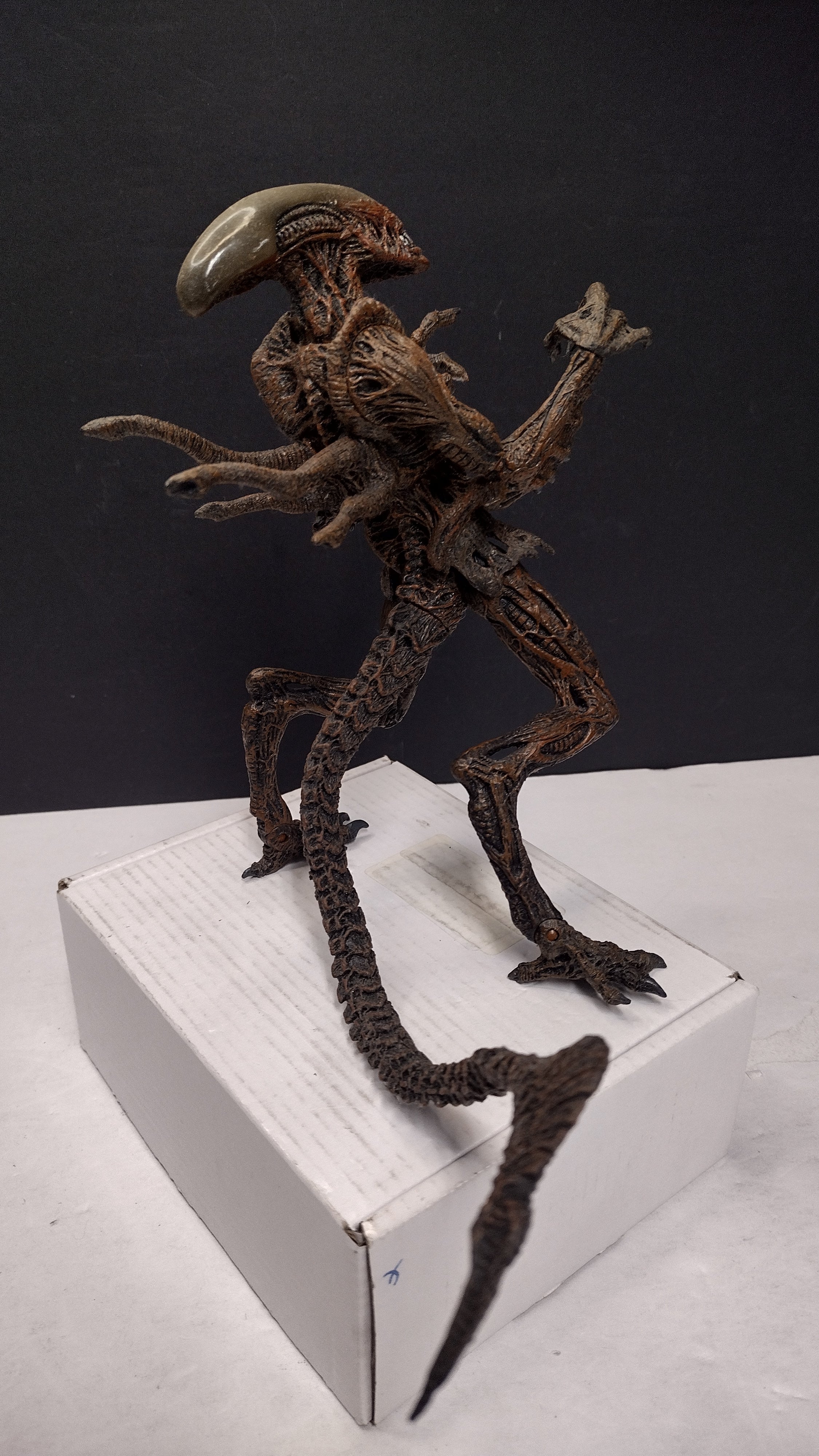 McFarlane Toys Movie Maniacs Series 6 Alien Resurrection Warrior Figure (2003 Release - Loose, Great Condition)