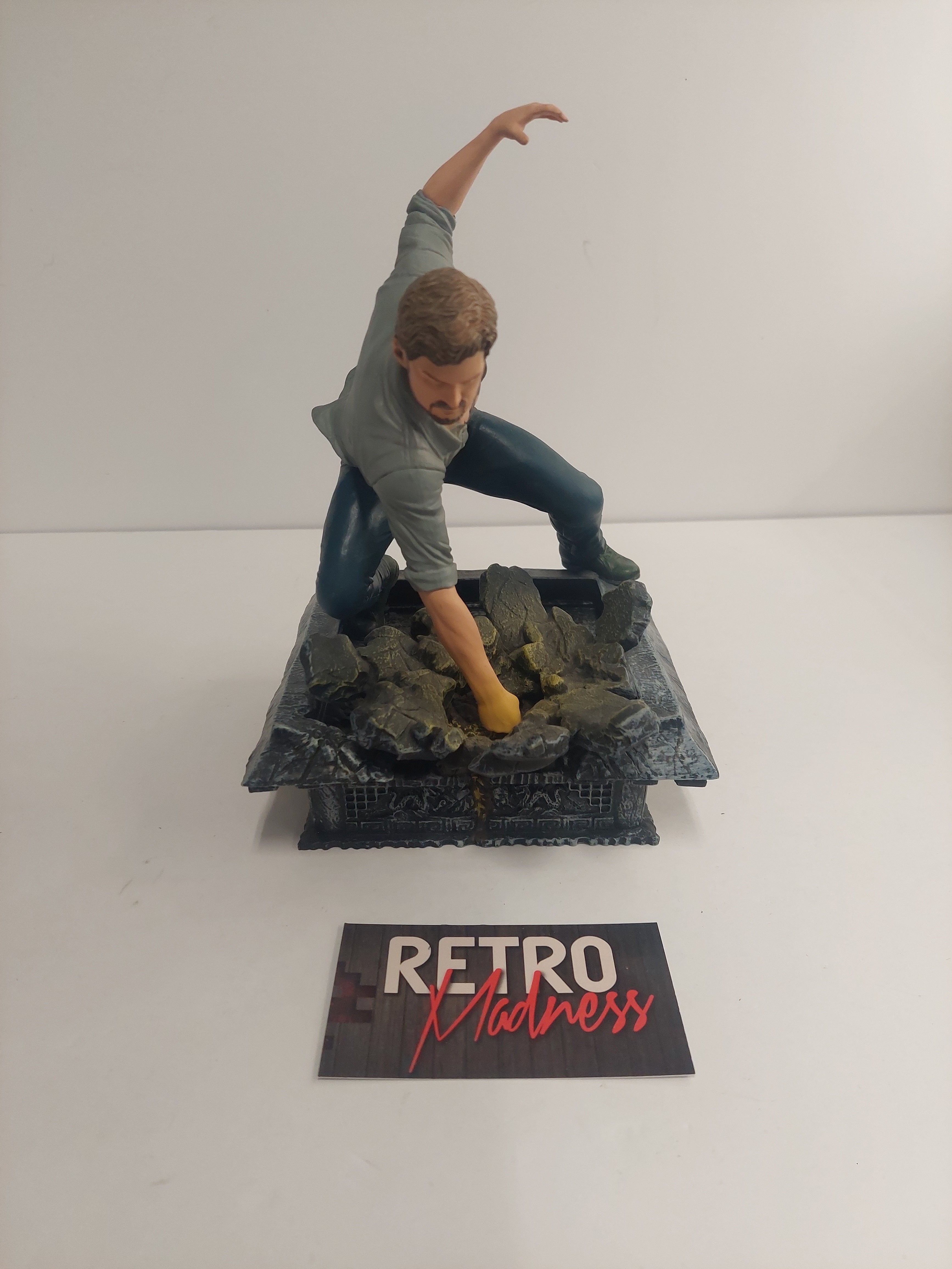 Diamond Select Toys Marvel Iron Fist PVC Diorama Netflix
