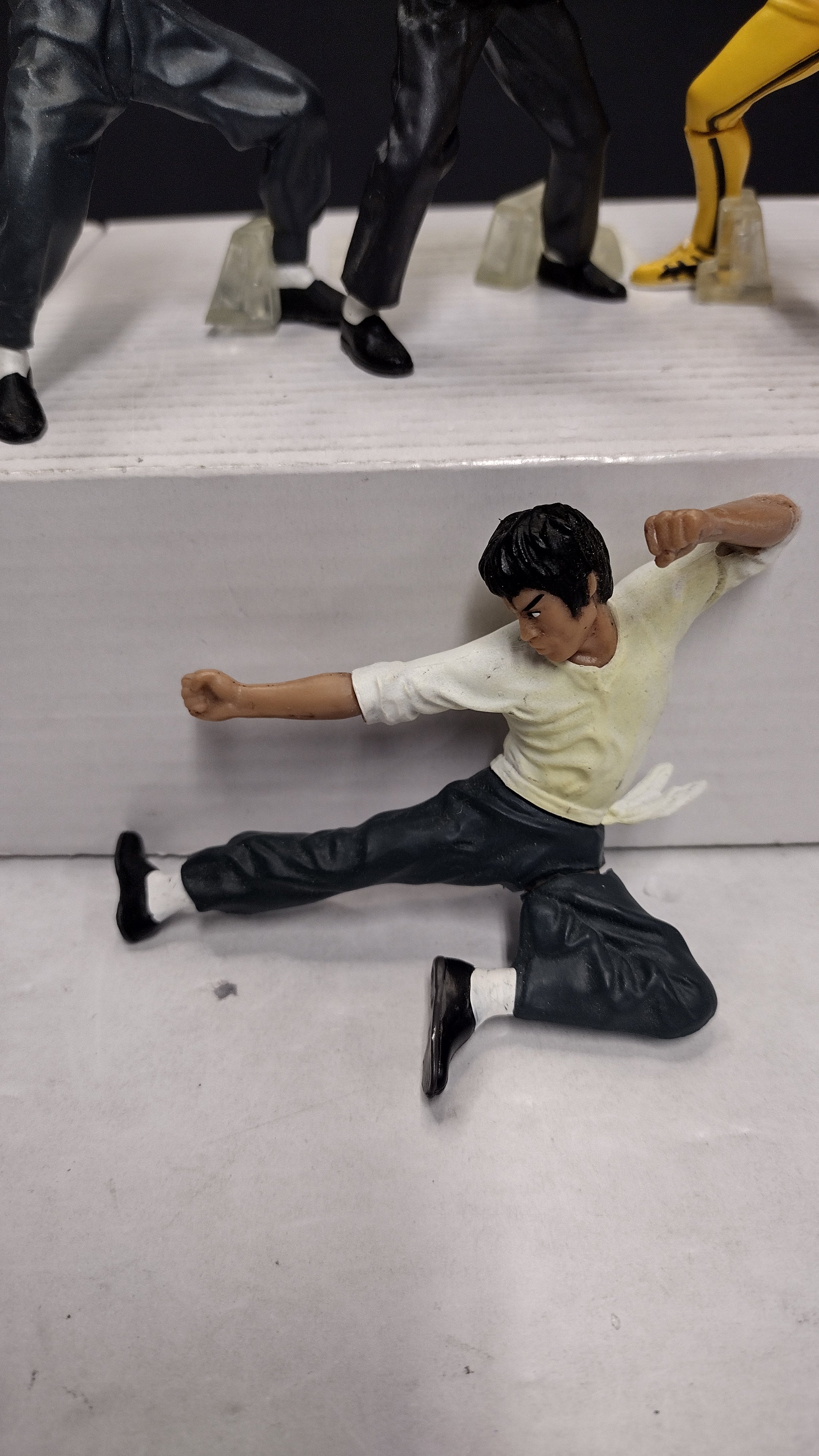 Bandai Kung Fu Masters of Legend Bruce Lee Figure Set of 4 (C. P. Tom / Official License - Loose w/ 1 Box, Missing Flying Kick Stand)