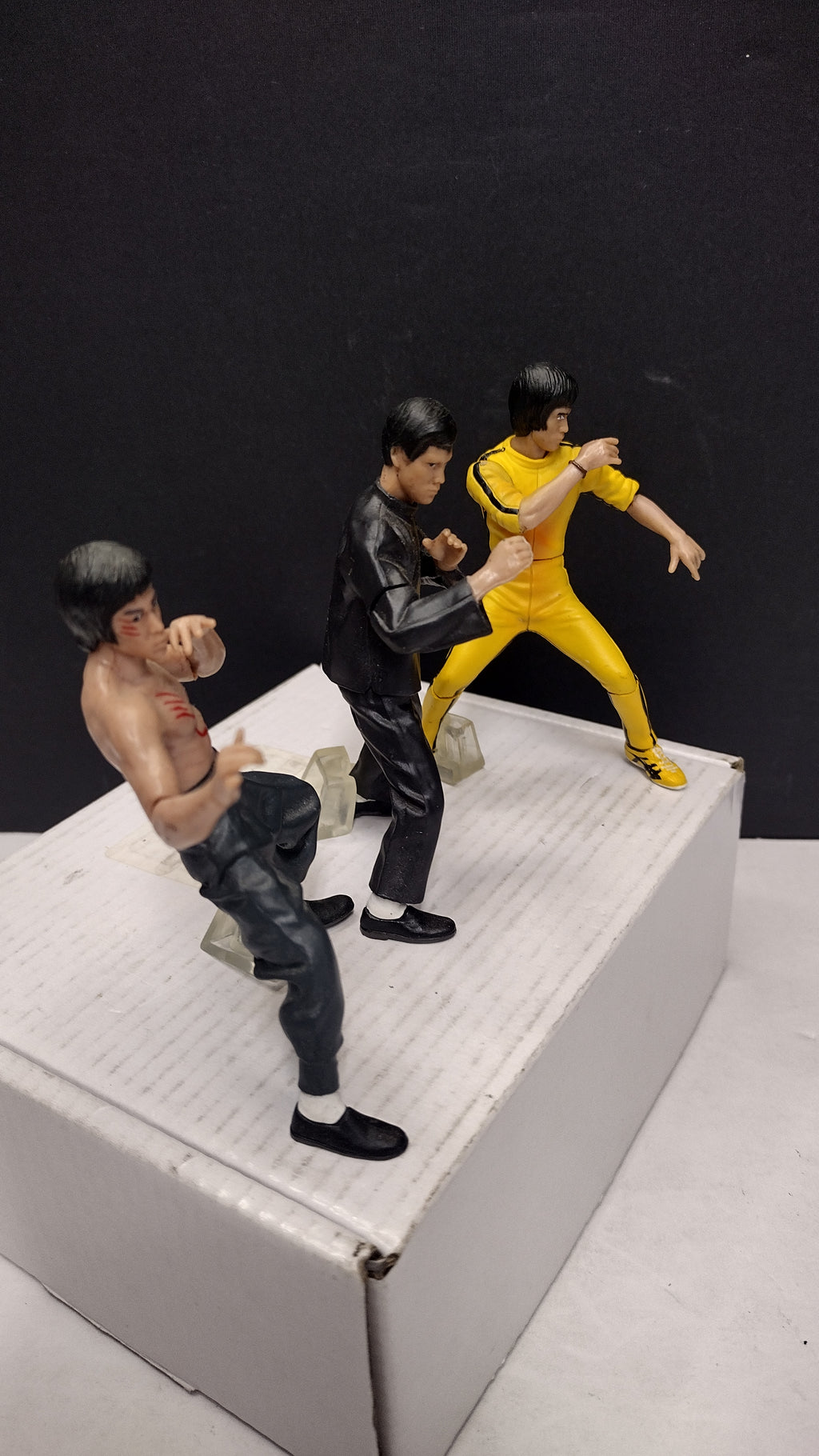 Bandai Kung Fu Masters of Legend Bruce Lee Figure Set of 4 (C. P. Tom / Official License - Loose w/ 1 Box, Missing Flying Kick Stand)