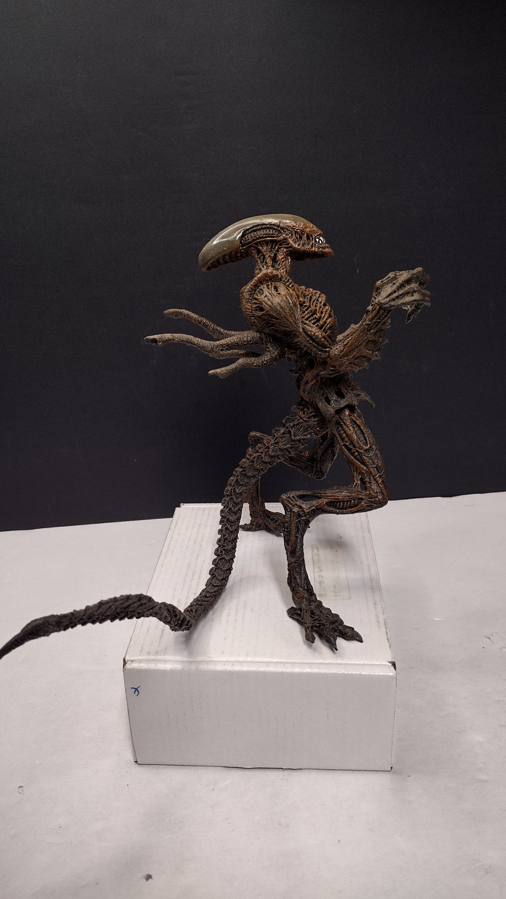 McFarlane Toys Movie Maniacs Series 6 Alien Resurrection Warrior Figure (2003 Release - Loose, Great Condition)