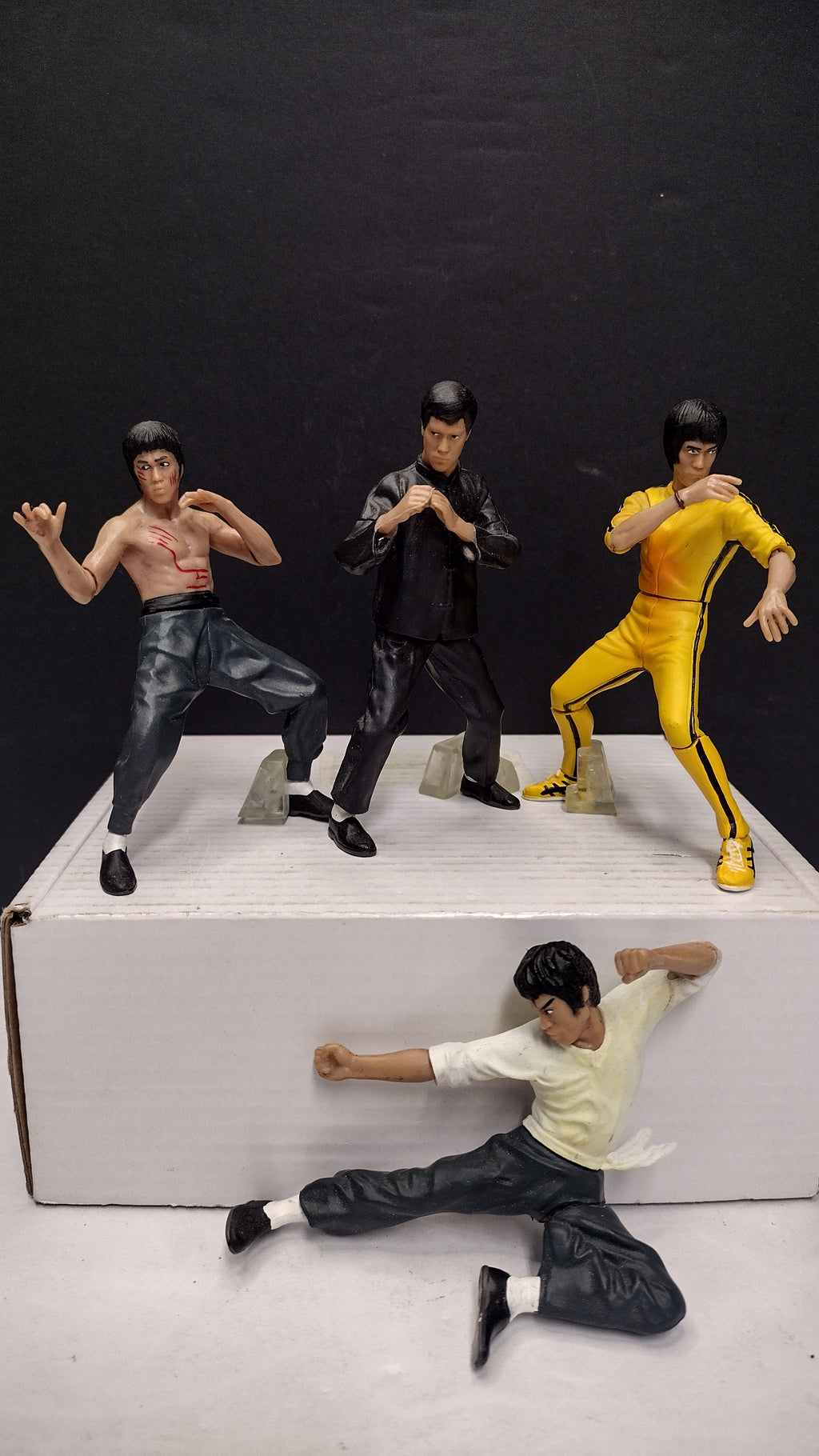 Bandai Kung Fu Masters of Legend Bruce Lee Figure Set of 4 (C. P. Tom / Official License - Loose w/ 1 Box, Missing Flying Kick Stand)