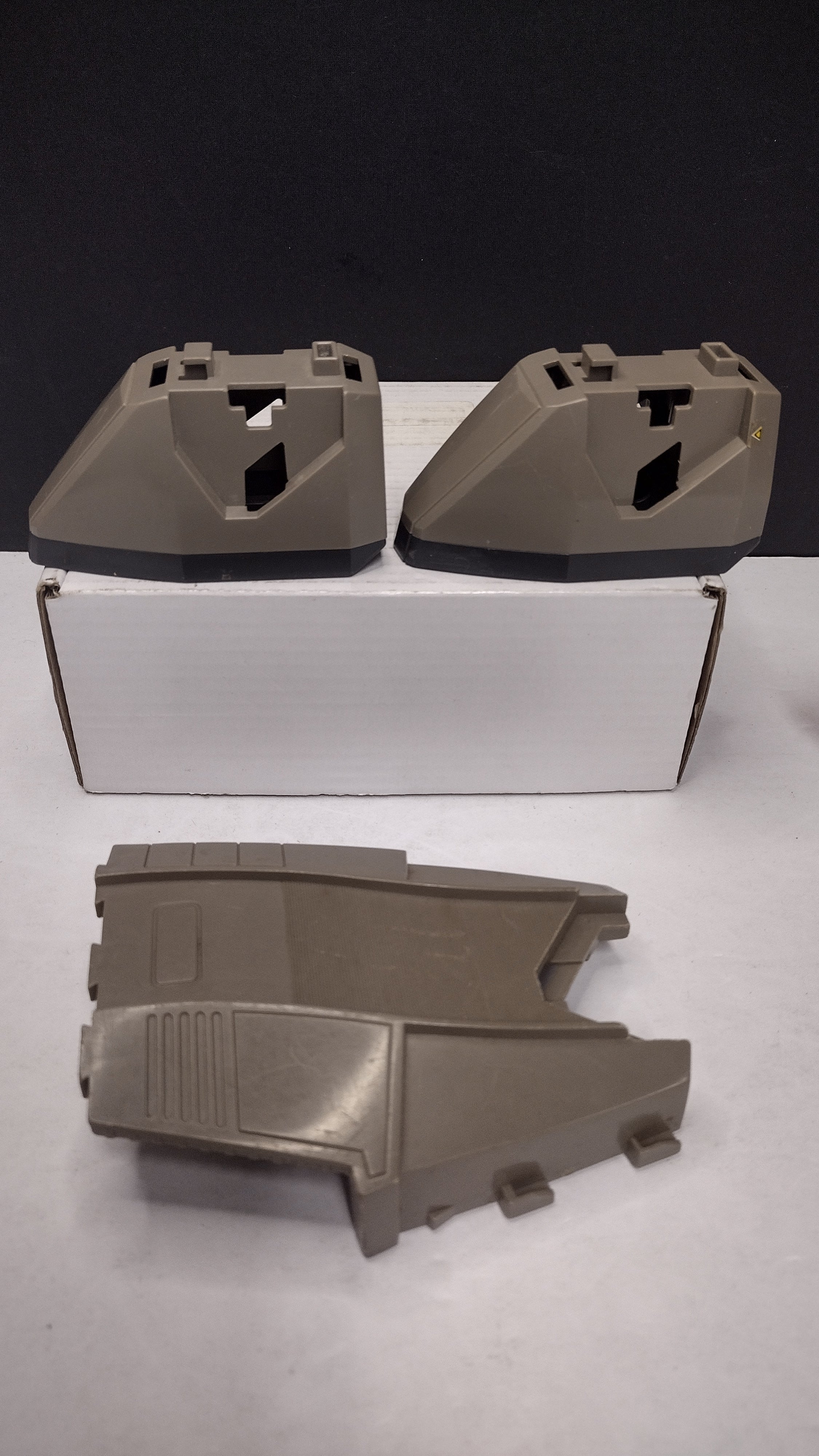 Vintage 1985 Hasbro Transformers G1 Omega Supreme Parts Lot (2 Feet & Lower Leg Section)