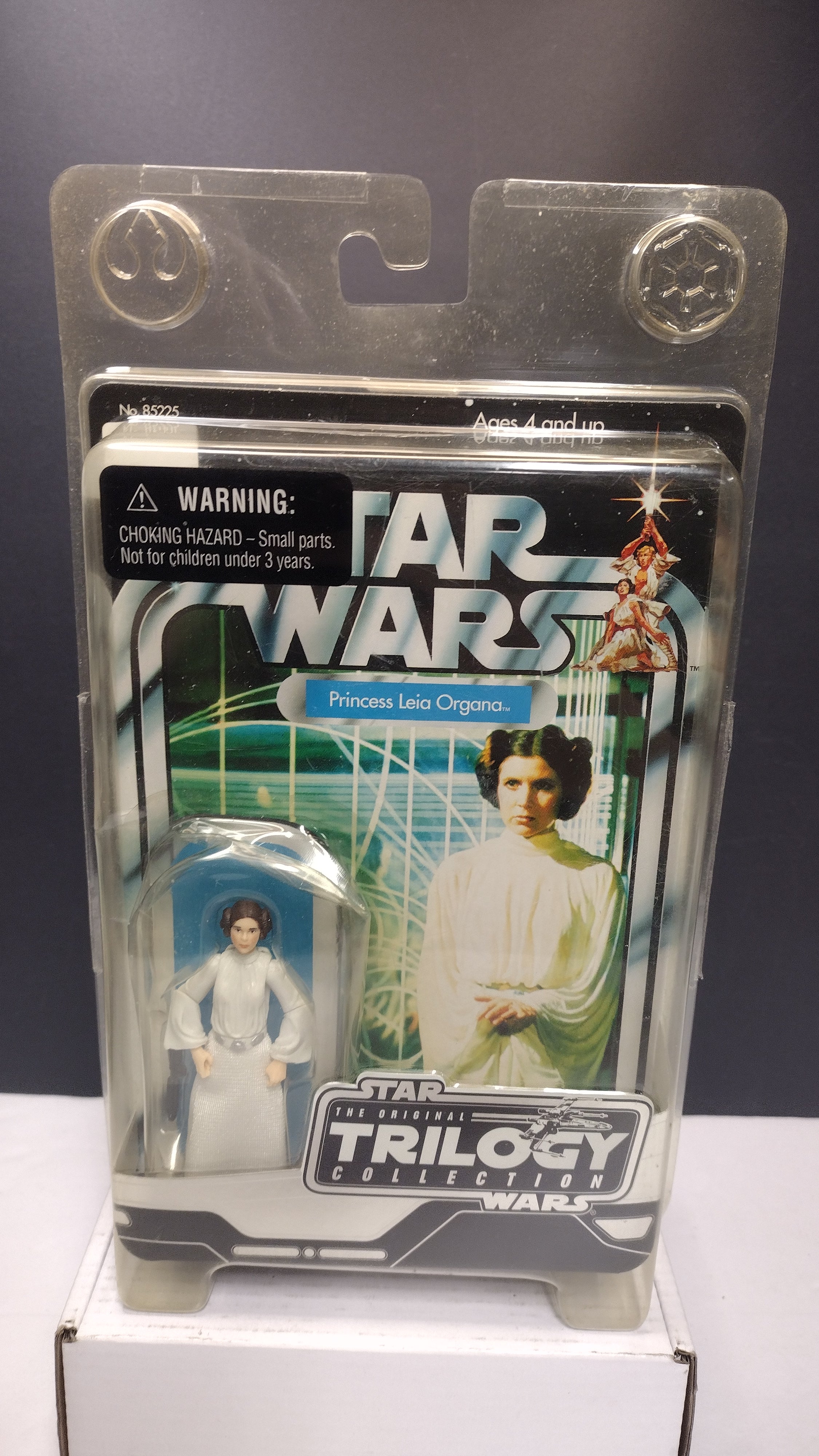 2004 Hasbro Star Wars The Original Trilogy Collection Princess Leia NIB (Bubble Damage / Case Wear)
