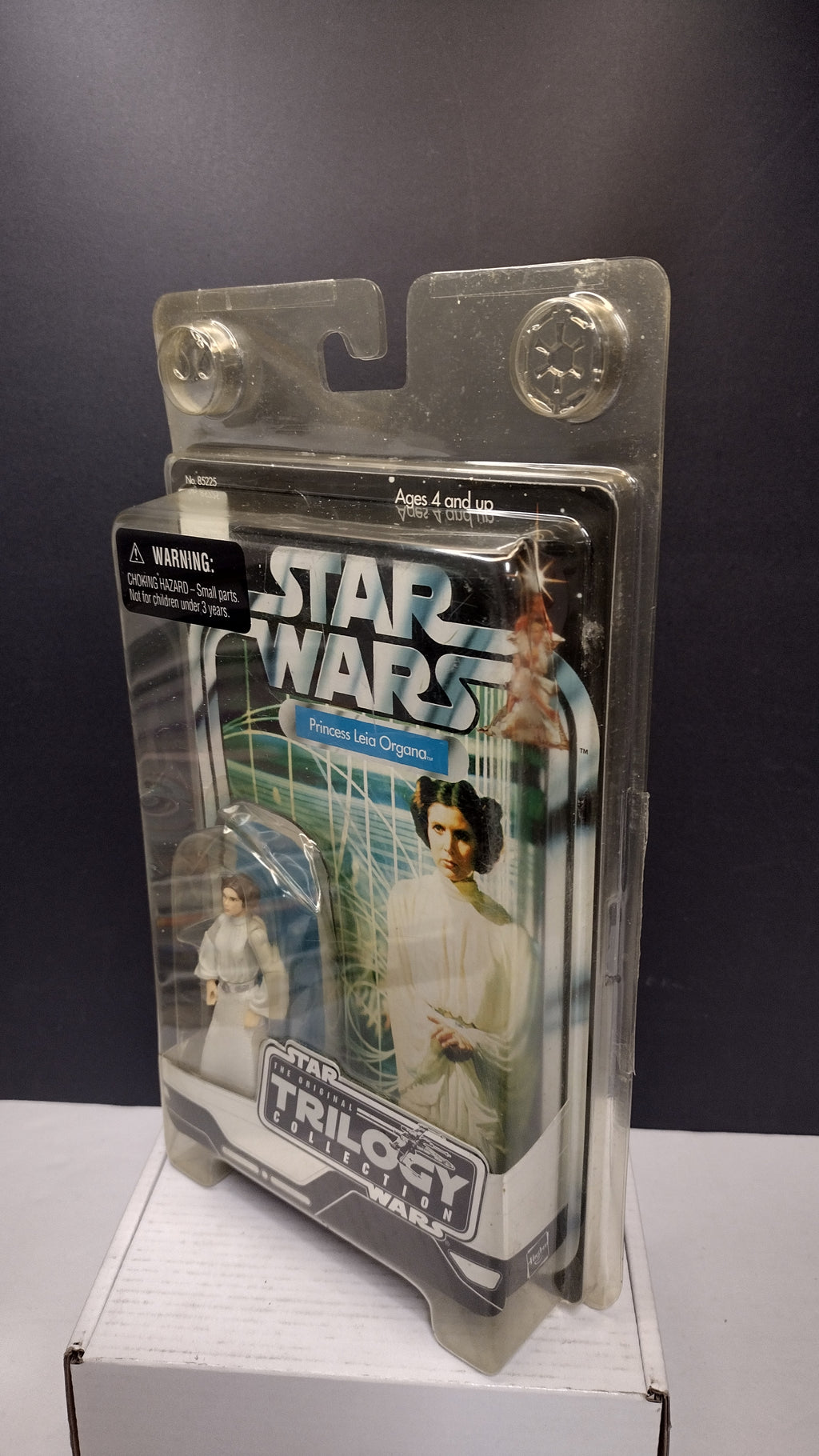 2004 Hasbro Star Wars The Original Trilogy Collection Princess Leia NIB (Bubble Damage / Case Wear)