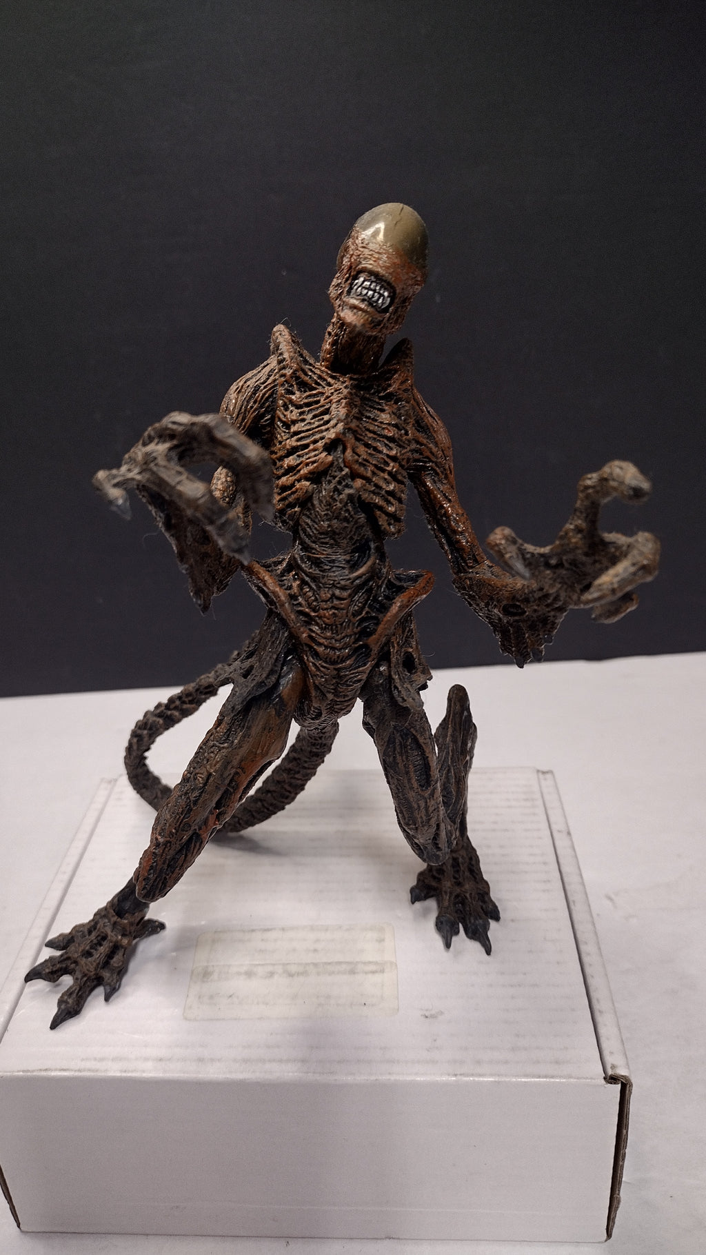 McFarlane Toys Movie Maniacs Series 6 Alien Resurrection Warrior Figure (2003 Release - Loose, Great Condition)