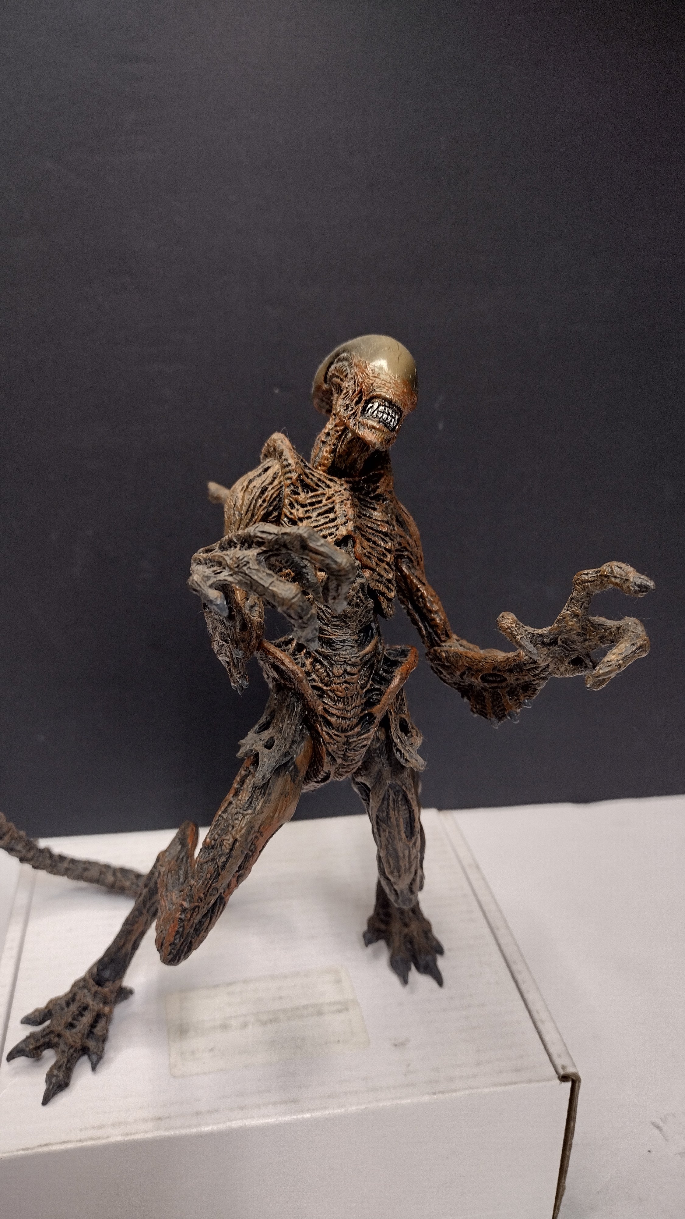 McFarlane Toys Movie Maniacs Series 6 Alien Resurrection Warrior Figure (2003 Release - Loose, Great Condition)
