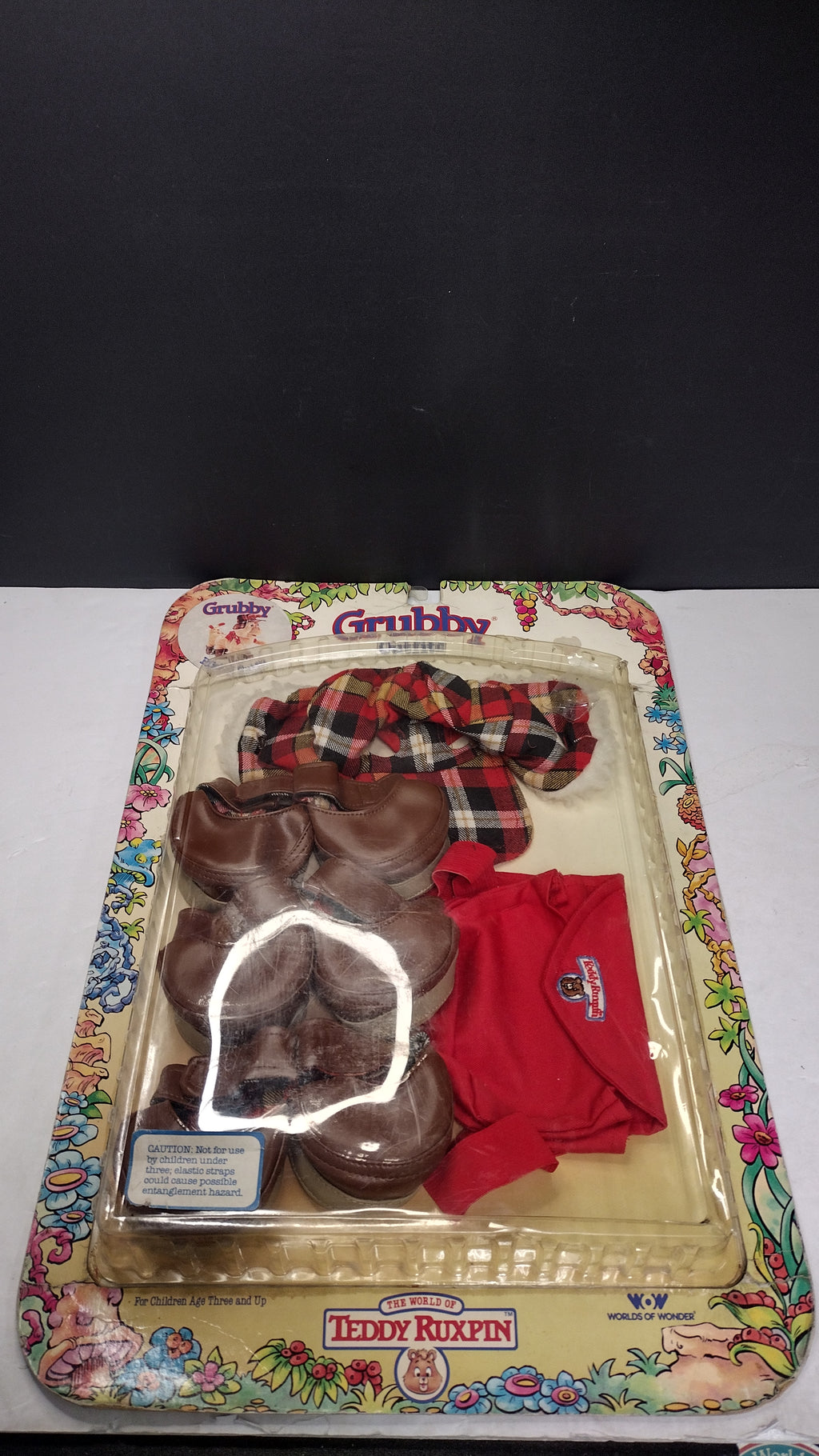 Vintage 1987 Worlds of Wonder Grubby Caterpillar Hiking Outfit & Shoes Set (Teddy Ruxpin - Sealed Card)