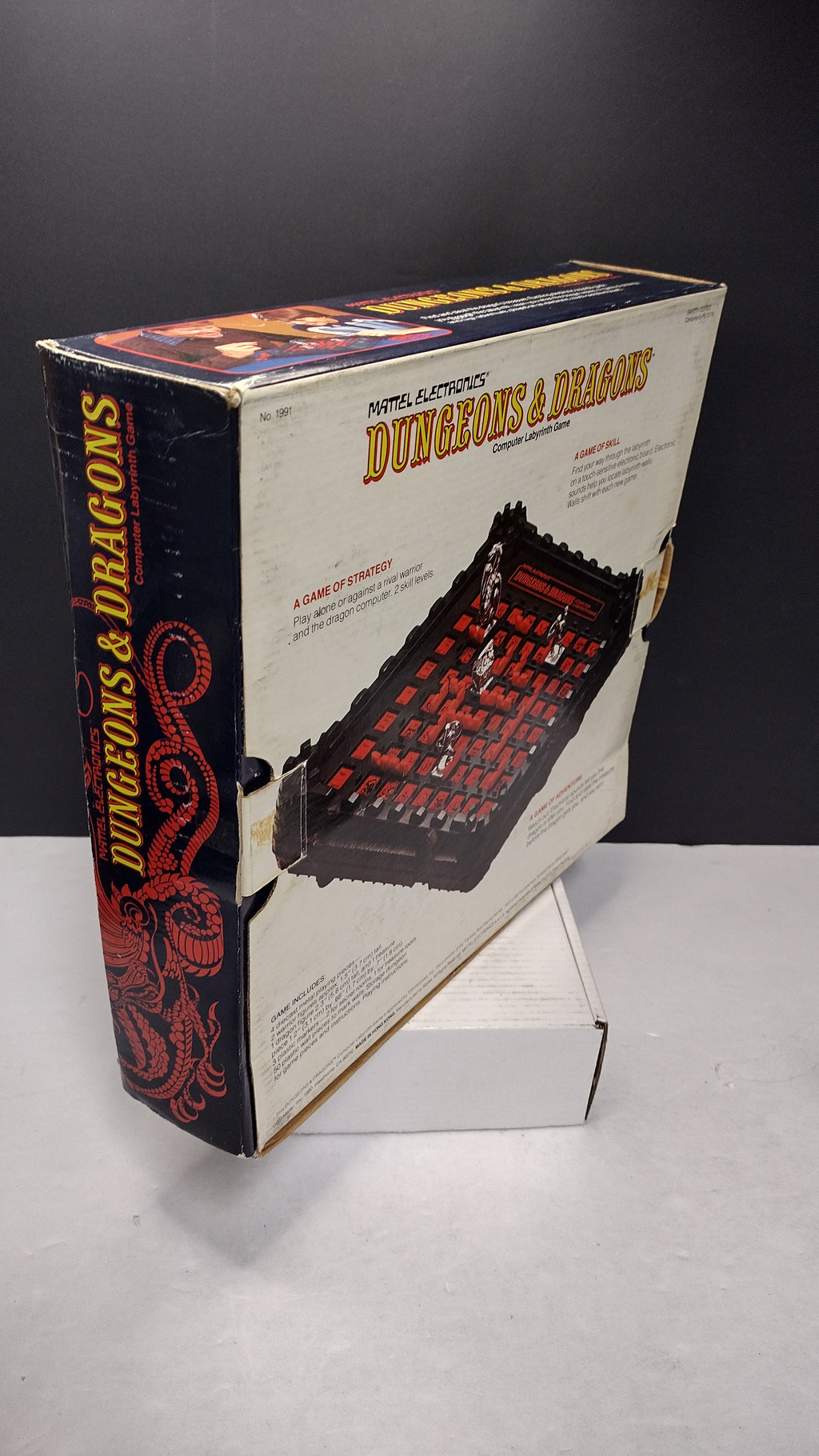 Vintage 1980 Mattel Electronics Dungeons & Dragons Computer Labyrinth Game (100% Complete with Box & Cards)
