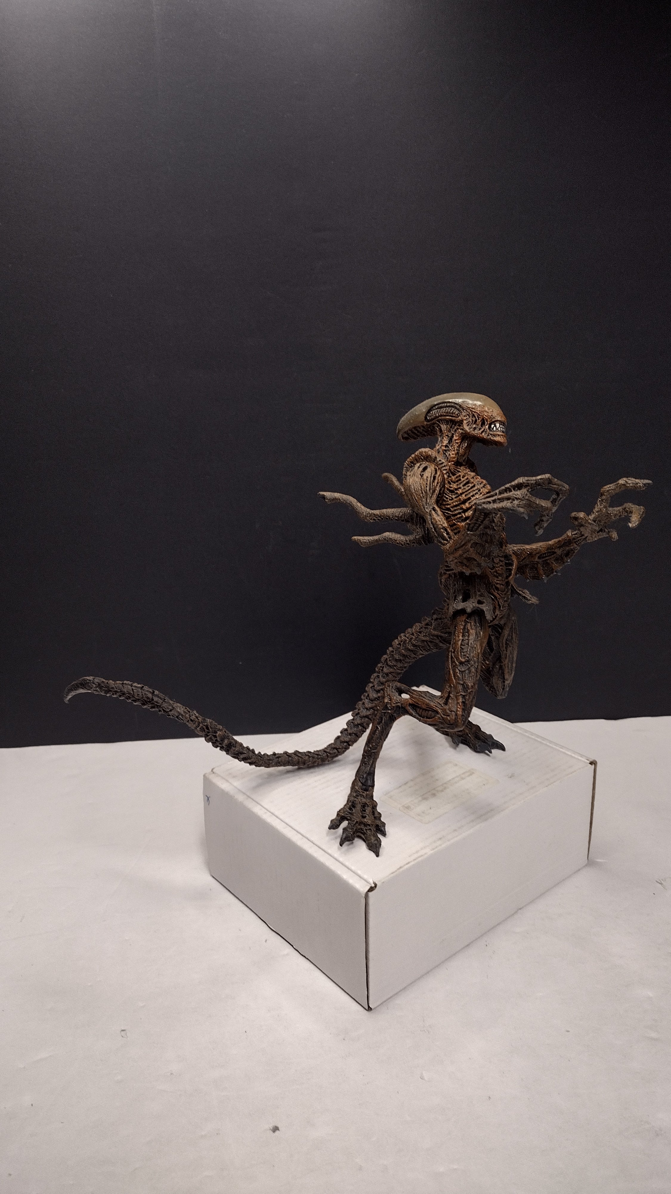 McFarlane Toys Movie Maniacs Series 6 Alien Resurrection Warrior Figure (2003 Release - Loose, Great Condition)