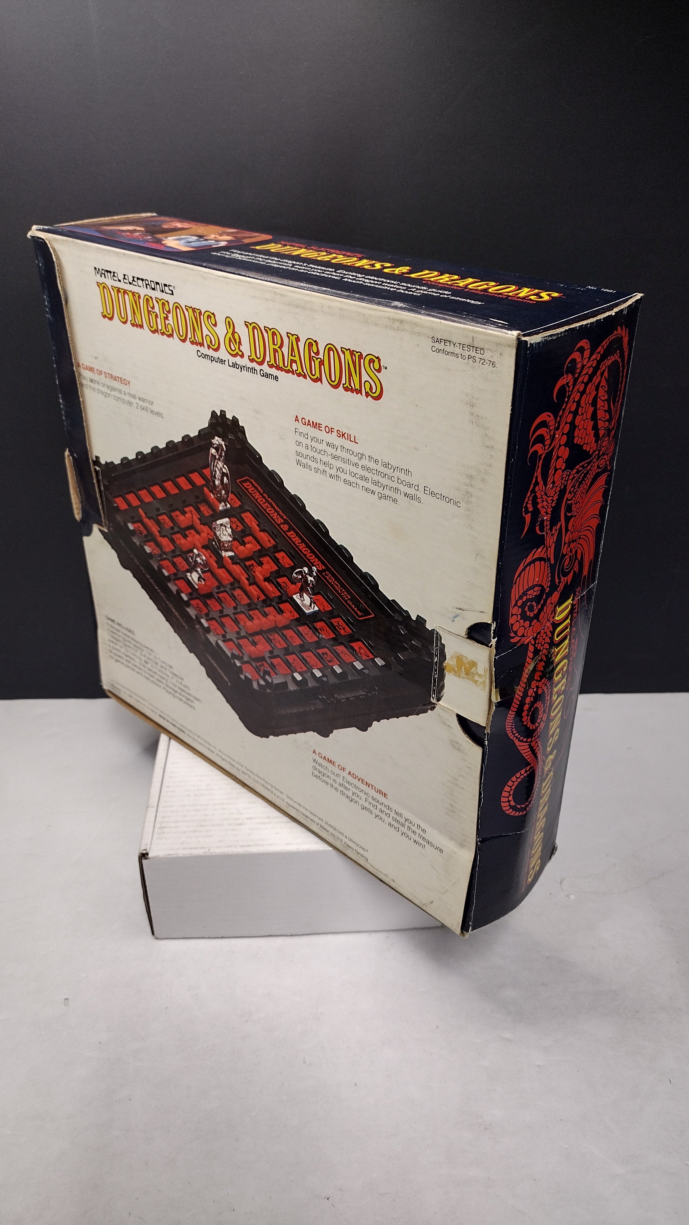Vintage 1980 Mattel Electronics Dungeons & Dragons Computer Labyrinth Game (100% Complete with Box & Cards)