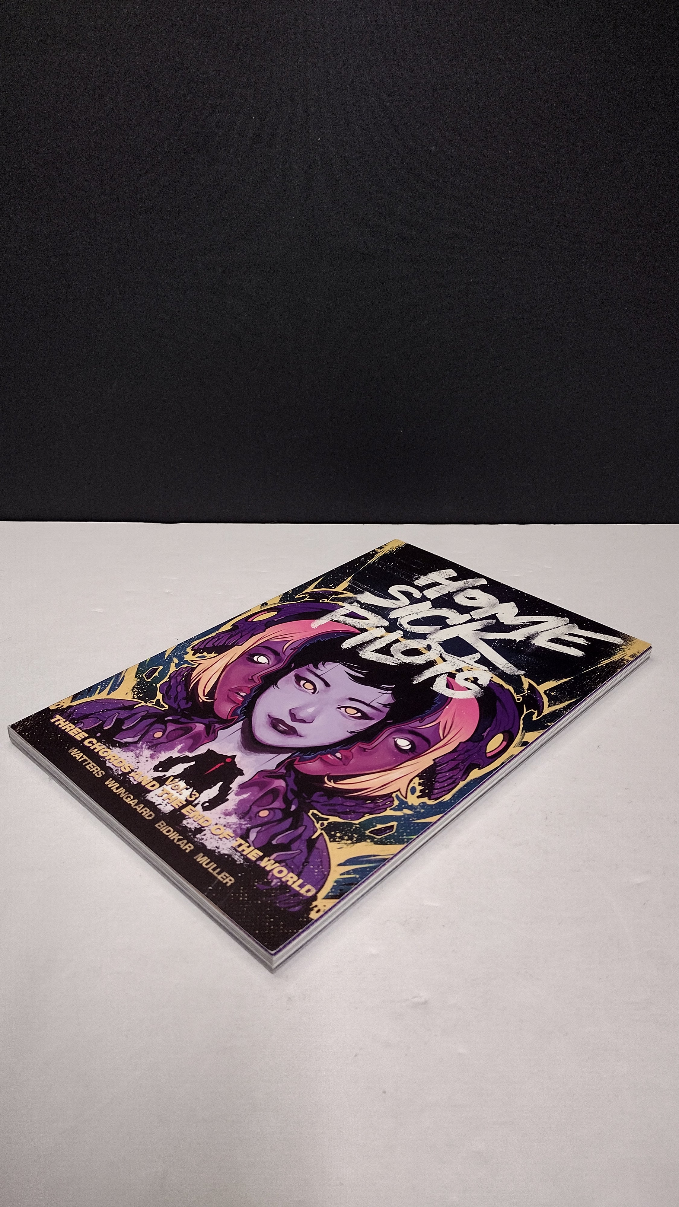 (MATURE) Home Sick Pilots Volume 3: Three Chords and the End of the World by Dan Watters – New Paperback