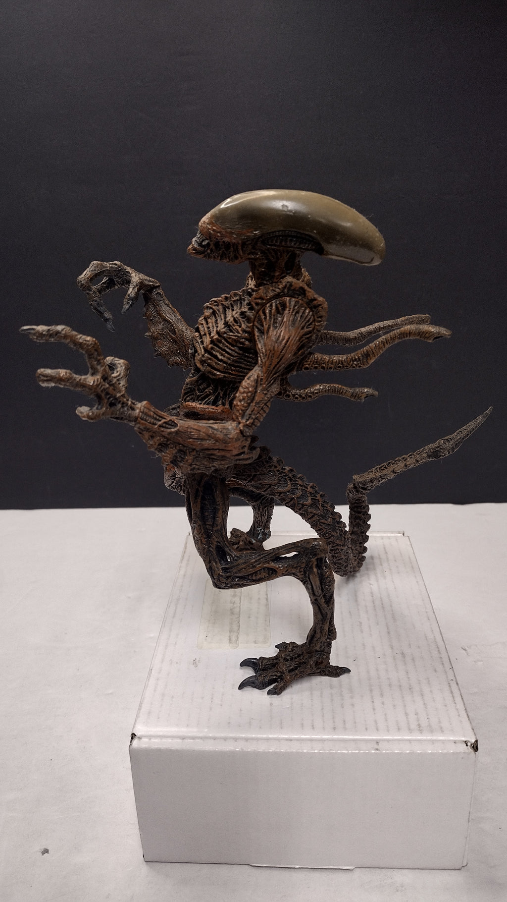 McFarlane Toys Movie Maniacs Series 6 Alien Resurrection Warrior Figure (2003 Release - Loose, Great Condition)