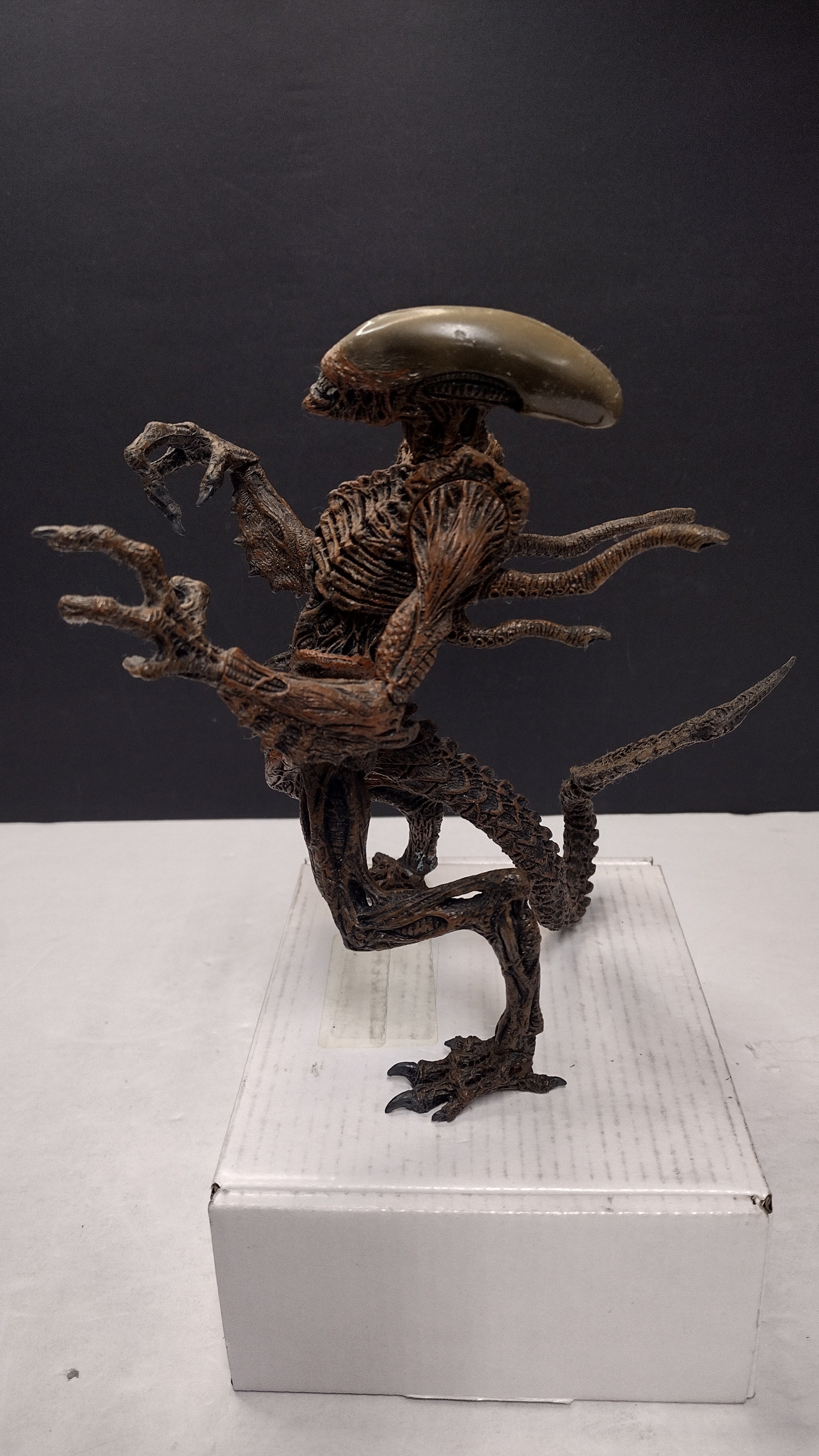 McFarlane Toys Movie Maniacs Series 6 Alien Resurrection Warrior Figure (2003 Release - Loose, Great Condition)