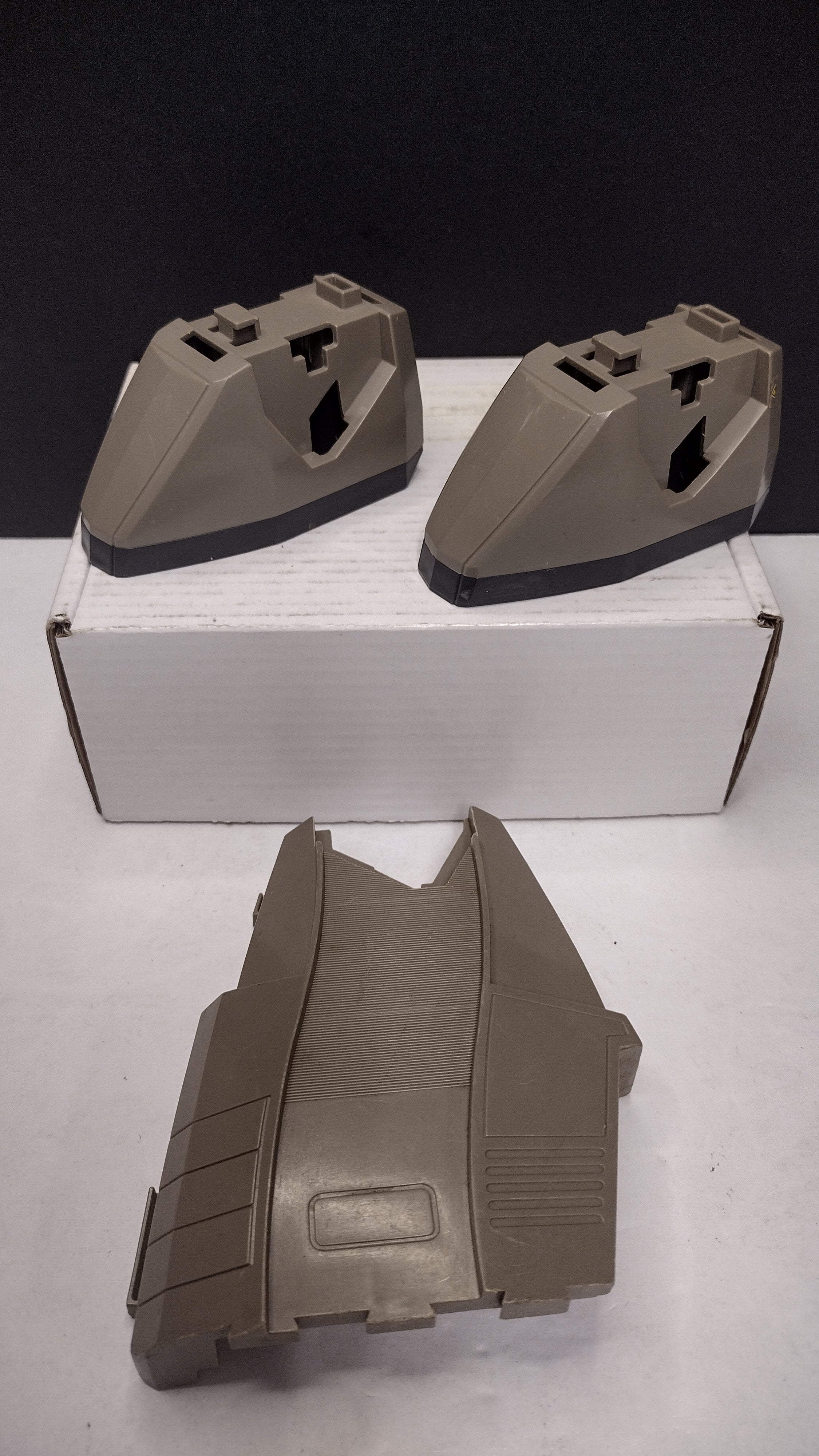 Vintage 1985 Hasbro Transformers G1 Omega Supreme Parts Lot (2 Feet & Lower Leg Section)