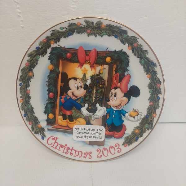 Disney "Home For The Holidays" 2003 Christmas Plate